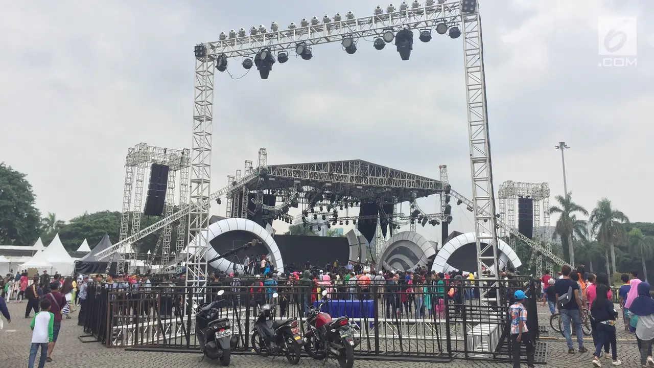 Panggung untuk Malam Pergantian Tahun di Monas