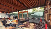 Desain interior ruang keluarga hunian Revahouse di Semarang karya Revano Satria. (dok.Arsitag.com/Dinny Mutiah)
