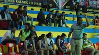 Pelatih Tanago Frisian Jakarta, Abrizalt Hasiholan, tak ingin membentuk tim dengan mental lembek meski menangani klub basket putri.(Bola.com/Andhika Putra)