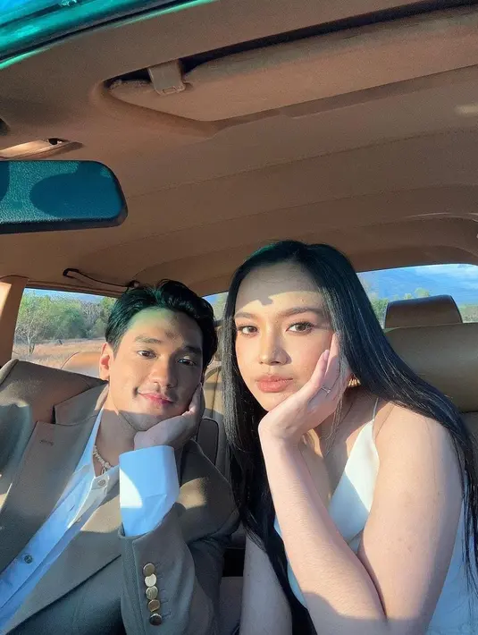 Mengenai kolaborasi dengan Lyodra, Afgan mengaku sangat menggagumi penyanyi muda tersebut. Karena itulah dia berkeinginan untuk bisa berkolaborasi dalam lagu ini. [instagram/lyodraofficial]