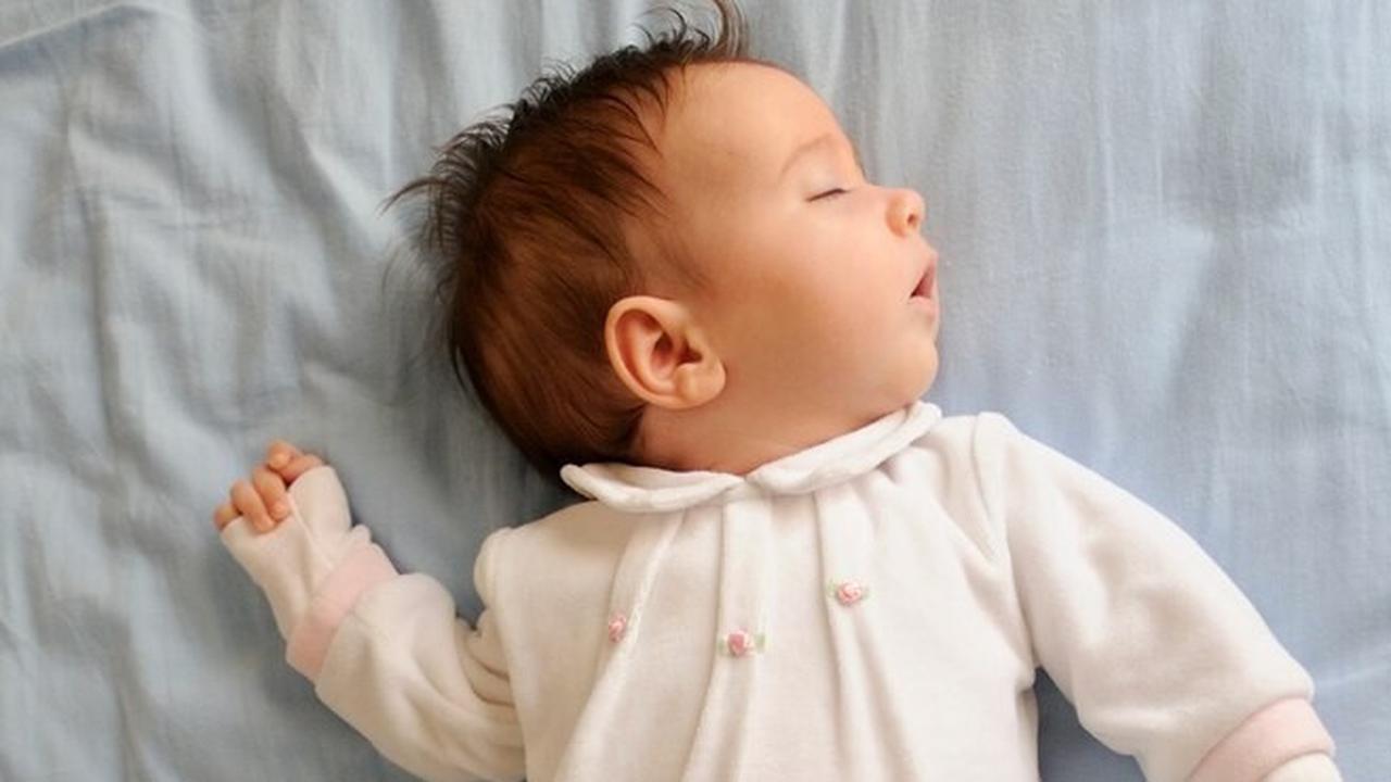 Bayi Sering Terbangun? Ini Cara Agar Bayi Tidur Lebih Nyenyak dan Berkualitas