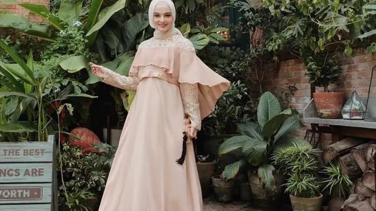 10 Inspirasi Model Gamis 2025 untuk Hijaber Gen-Z Modern Tampil Anggun dan Percaya Diri