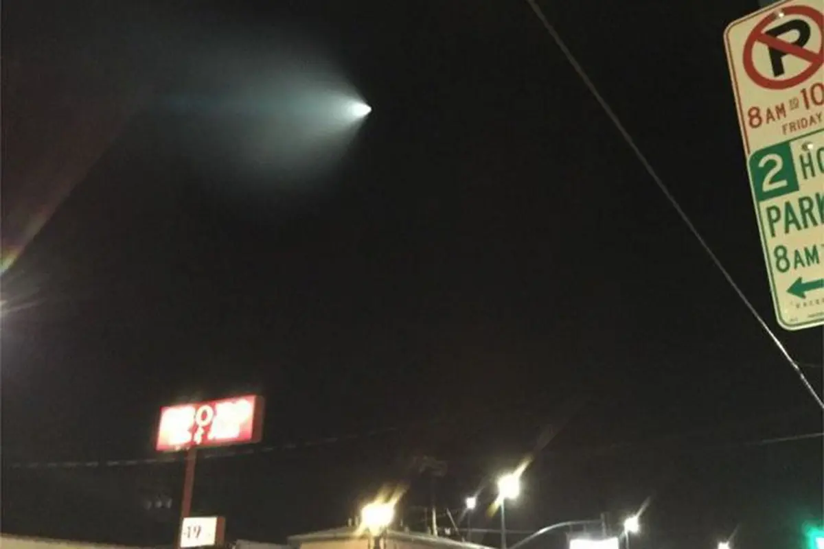 Cahaya Misterius Hebohkan Langit California
