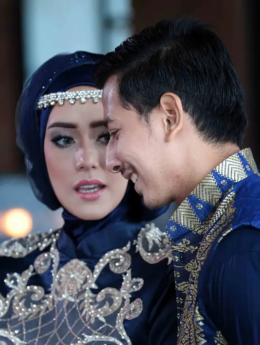 Film yang dibintangi oleh Leonardo DiCaprio itu bercerita tentang kemewahan. Tamu undangan bebas memilih warna sesuai selera yang terpenting adalah Great Gatsby. (Deki Prayoga/Bintang.com)