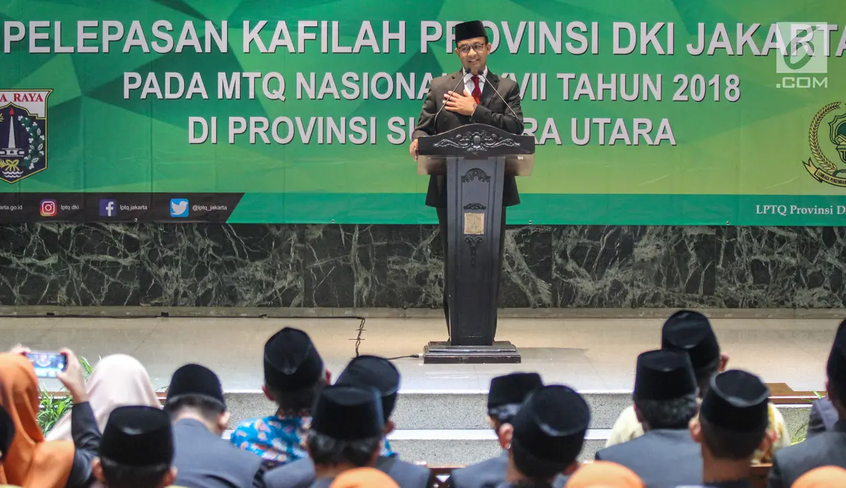 Gubernur DKI Jakarta Anies Baswedan memberi arahan saat melepas Kafilah Provinsi DKI Jakarta untuk mengikuti MTQ Tingkat Nasional XXVII, Jakarta, Kamis (4/10). MTQ Nasional XXVII akan digelar di Medan dan Deli Serdang. (Liputan6.com/Faizal Fanani)