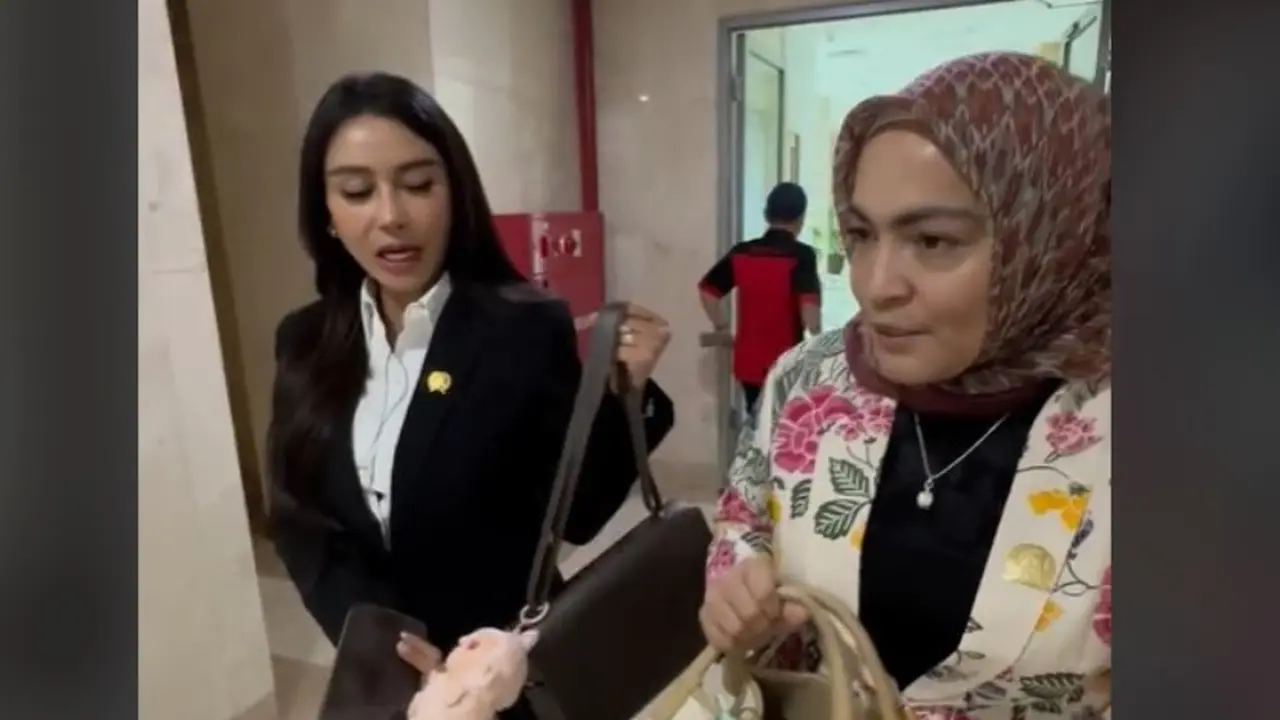 Pamer Boneka Labubu Saat Baru Dilantik Jadi Anggota DPRD, Astrid Kuya Dicibir Warganet