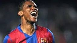 Barcelona&#039;s Samuel Eto&#039;o reacts after missing a shot on goal against Manchester United during a UEFA Champions League semi-final first leg football match at the Nou Camp stadium in Barcelona on April 23, 2008. AFP PHOTO/PHILIPPE DESMAZES