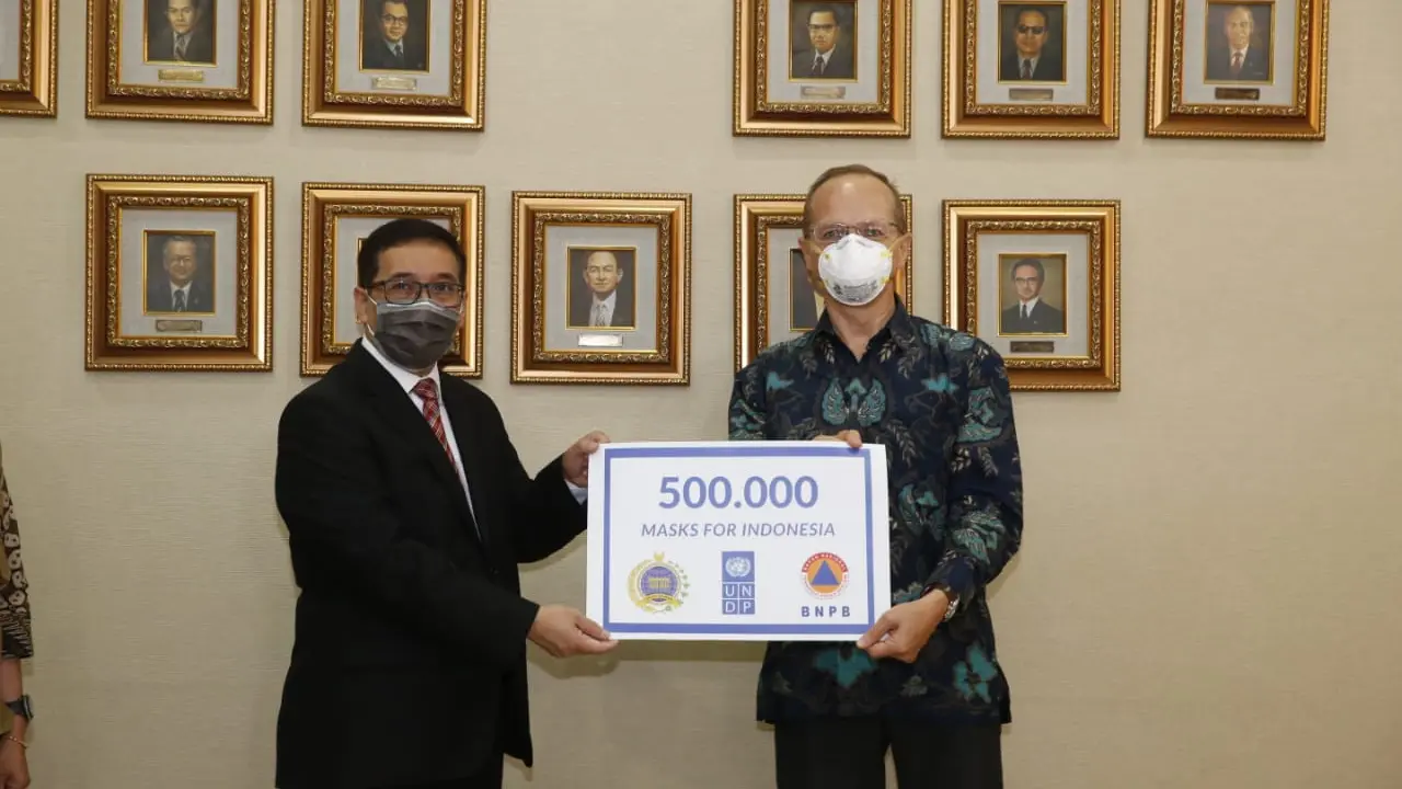 Kementerian Luar Negeri menerima bantuan masker dari UNDP.