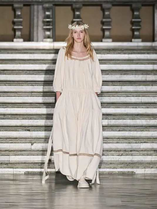 Karakter progresif Skandinavia disatukan lewat koleksi Max Mara Resort 2024. Max Mara banyak terinspirasi oleh Selma Lagerlöf, penulis Swedia yang lahir di tahun 1858 dan banyak mengembangkan ide yang bertentangan dengan nilai pada zamannya. Foto: Document/Max Mara.