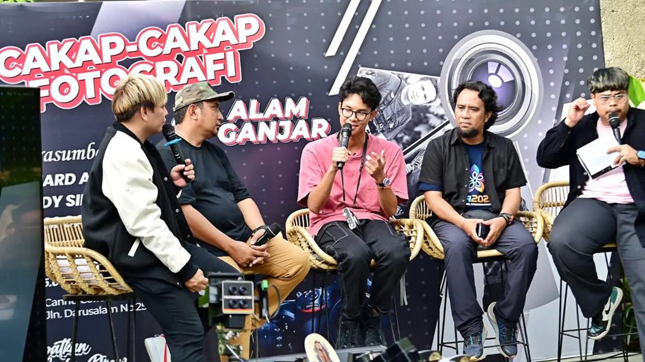 Ikuti sejumlah agenda di Medan, Muhammad Zinedine Alam Ganjar sambangi acara Cakap Cakap Fotografi Bersama Alam Ganjar yang didampingi oleh narasumber profesional fotografer, seperti Eduard Angin dan Ferdy Siregar (Istimewa)