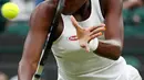 Petenis AS, Cori Gauff melakukan servis ke arah lawannya Magdalena Rybarikova dari Slovakia pada babak kedua Wimbledon di All England Lawn Tennis Club, London, Rabu (3/7/2019). Petenis berusia 15 tahun itu melaju ke babak ketiga setelah menaklukkan, Magdalena Rybarikova 6-3, 6-3. (AP/Alastair Grant)