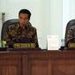  Sidang kabinet Paripurna yang dipimpin Presiden Joko Widodo, di Kantor Presiden, Jakarta, Rabu (4/2/2015) pagi, membahas Pilkada serentak, Perppu perubahan UU tentang kelautan, dan tentang perumahan rakyat. (Liputan6.com/Faizal Fanani)