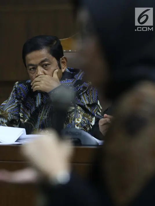 Terdakwa dugaan penerimaan suap terkait kerja sama pembangunan PLTU Riau-1, Idrus Marham saat menjalani sidang lanjutan di Pengadilan Tipikor, Jakarta, Selasa (29/1). Sidang mendengar kesaksian Eni Maulani Saragih. (Liputan6com/Helmi Fithriansyah)