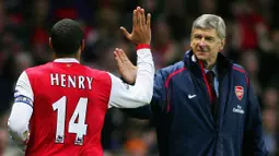 Penyerang andalan Arsenal, Thiery Henry mengemban jabatan kapten sejak musim 2005-2006. Ironisnya menjalani dua musim sebagai kapten Arsenal, Henry hengkang ke Barcelona pada musim panas 2007. (AFP/Carl de Souza)