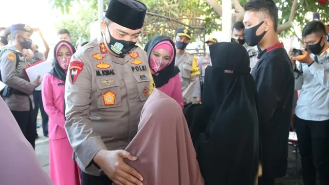 Kapolda NTB Irjen Mohammad Iqbal mengunjungi kediaman almarhum Iptu Anumerta Uji Siswanto, Kanit Reskrim Polsek Utan