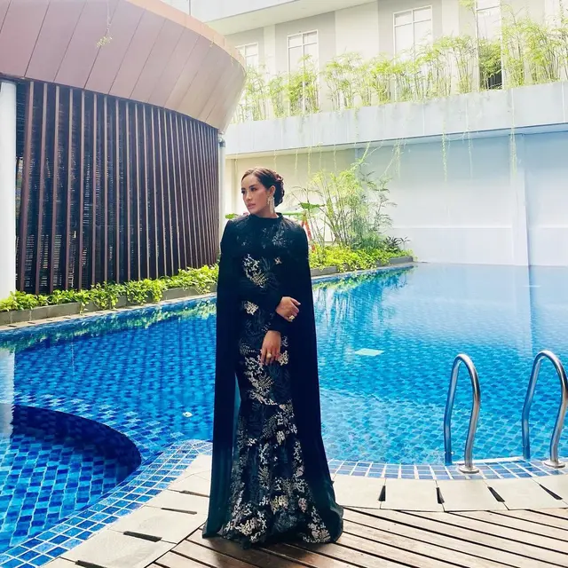 Artis Shinta Bachir selalu tampil penuh gaya dalam berbagai kesempatan (Foto: instagram shinta_bachir86)