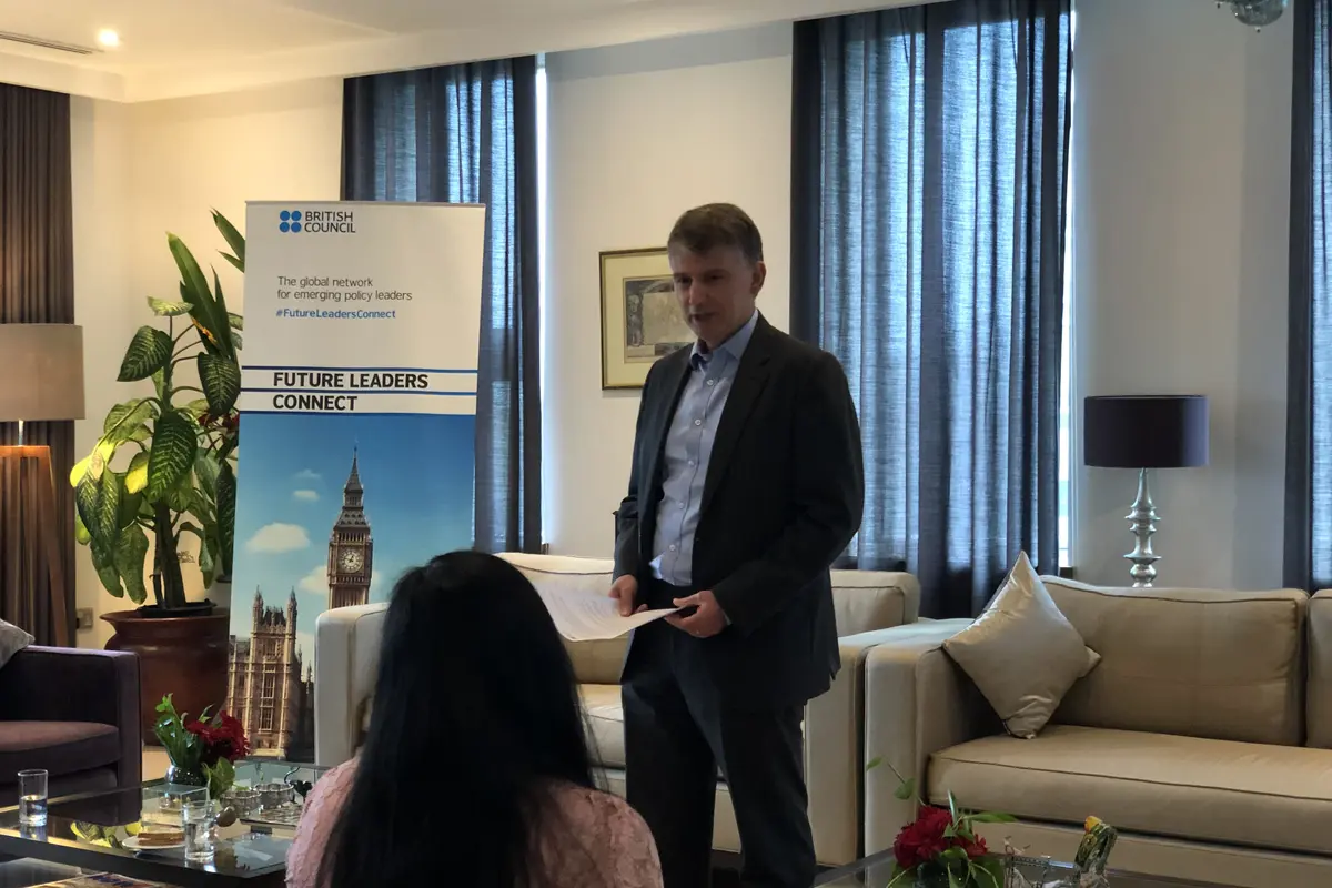 Dubes Inggris untuk Indonesia dan Timor Leste, Owen Jenkins memberi sambutan untuk Future Leaders Connect 2019 Homecoming Reception di Jakarta pada Rabu (13/11/2019) (Liputan6.com/Hugo Dimas)