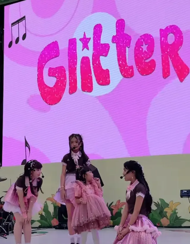 8 Potret Ameena tampil pede nyanyi di panggung dengan gaun pink, bikin gemes bak diva cilik
