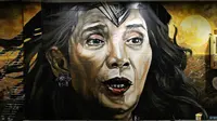 Gambar mural Menteri Kelautan dan Perikanan, Susi Pudjiastuti, bergaya Wonder Woman di tembok di Jalan Slamet Riyadi, Solo, Jawa Tengah. (Liputan6.com/Fajar Abrori)