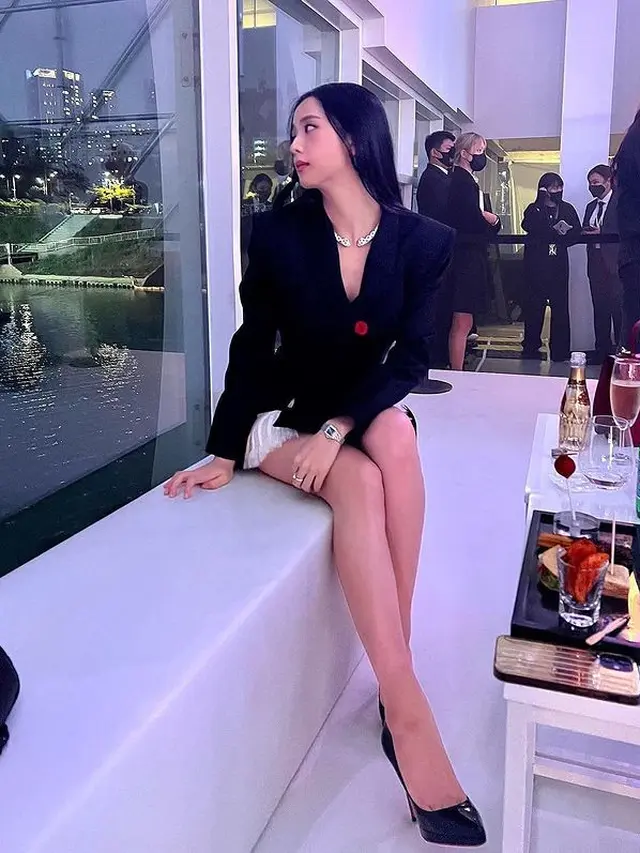 Jisoo BLACKPINK Pakai Kalung dengan Harga Maksimalis di Acara Cartier di Seoul