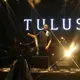 Tulus menutup panggung KLBB 2025 di hari pertama/copyright kapanlagi/adrian putra