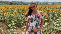Gaya pakaian dengan bermotif bunga membuat ia tampak menawan. Miranda Kerr menikah dengan Evan Spiegel yang menjabat sebagai CEO Snapchat pada Mei 2017. (Liputan6.com/IG/@mirandakerr)