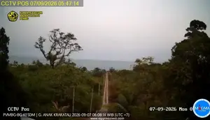 Kondisi Terkini Anak Krakatau, 100 Gempa Terekam Hingga Senin Pagi