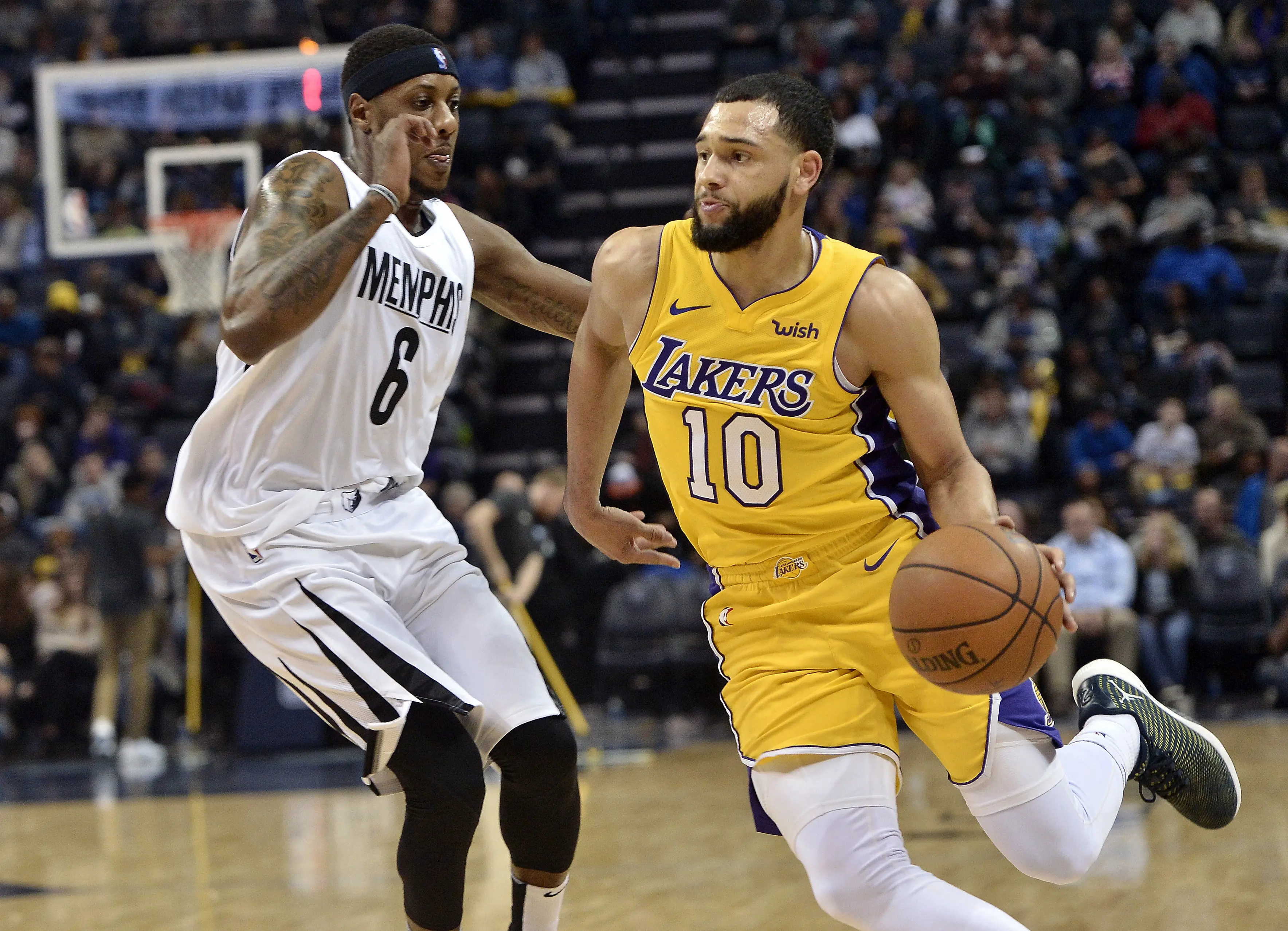 Tyler Ennis mencoba lewati  Mario Chalmers (AP Photo/Brandon Dill)