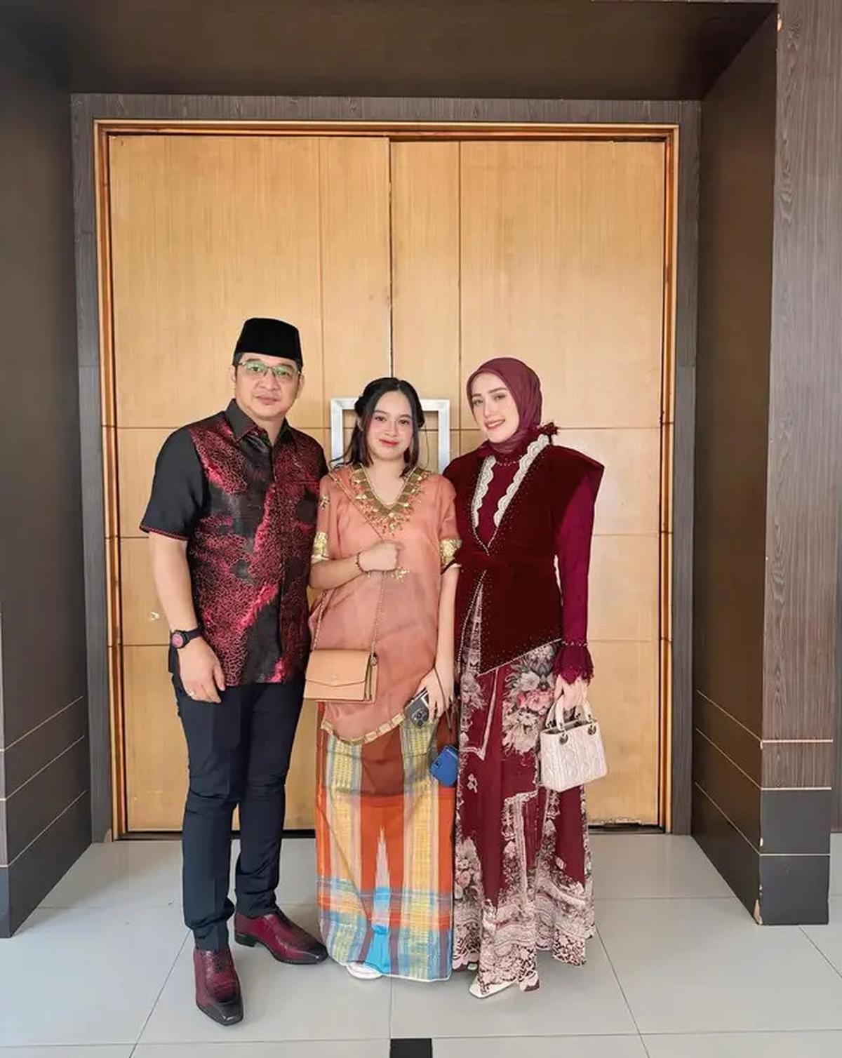 6 Potret Pasha Ungu dan Adelia Kondangan di Palu, Shakiena Azalea Curi Perhatian