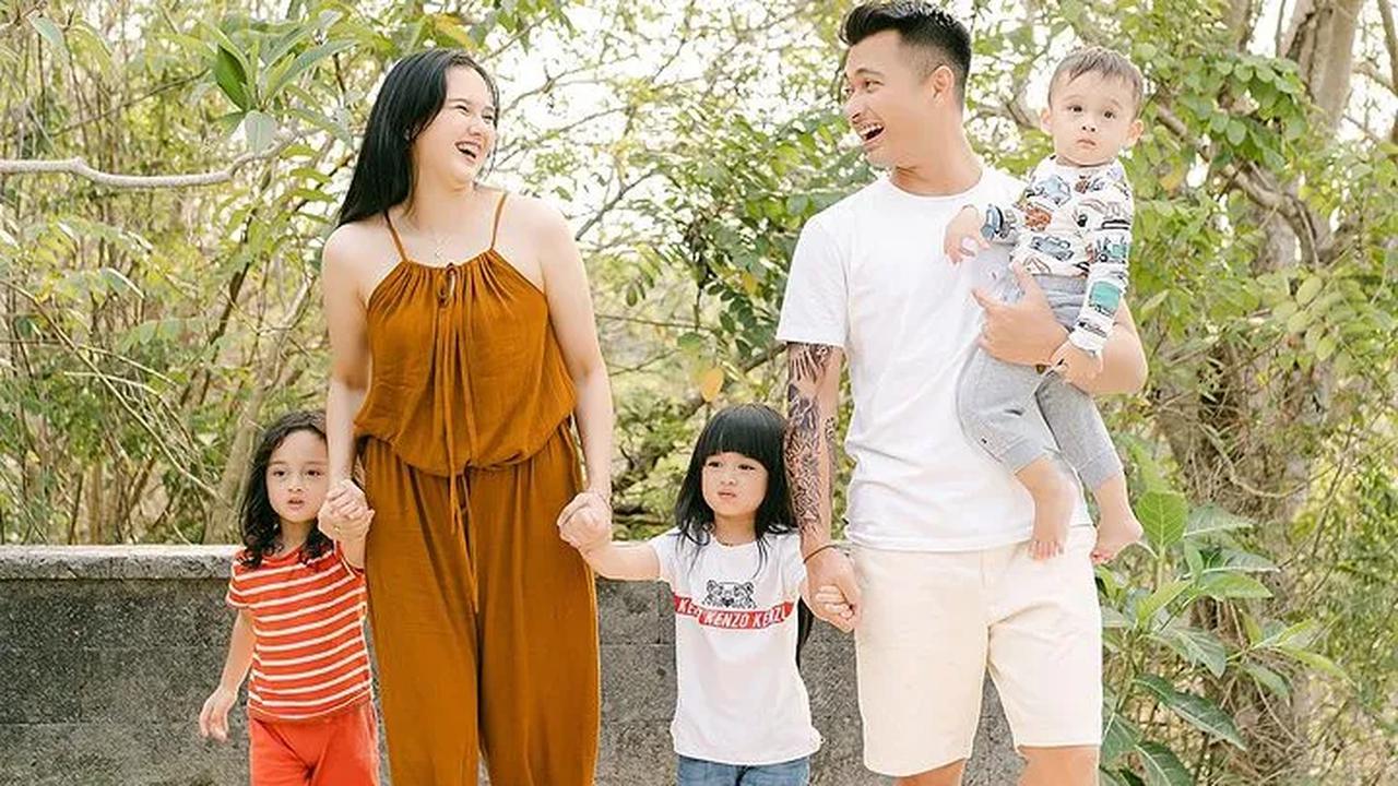Penampilan Meiza Aulia Coritha tak hanya cantik, tetapi juga awet muda. Potretnya bak ABG.<br>