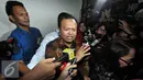 Patrice Rio Capella menjawab pertanyaan wartawan usai menjalani sidang perdana di Pengadilan Tipikor, Jakarta (9/11). Rio didakwa menerima gratifikasi Rp 200 juta dari Isteri Gubernur nonaktif Sumatera Utara. (Liputan6.com/Helmi Afandi)