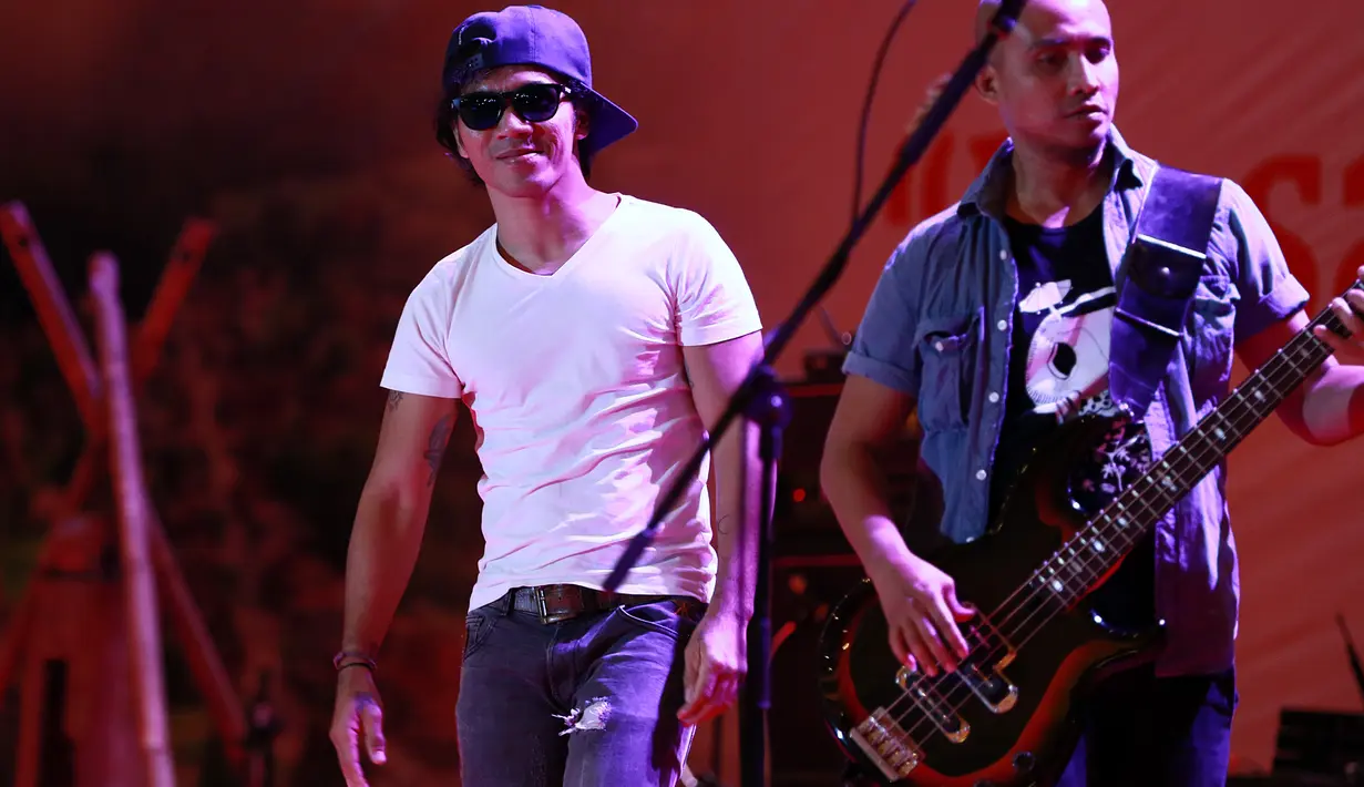 "Hari ini sangat berkesan. Kelihatan banyak virus Slank. Virus slank sudah mewabah sampai level desa. Hidup sederhana, kerja keras, itu yang aku lihat. Saya rasa ini berkesan banget," tandas Ivan. (Deki Prayoga/Bintang.com)