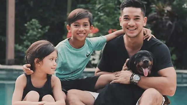 6 Transformasi Kebersamaan Andrew White dan Dua Anaknya, Sosok Ayah Idaman