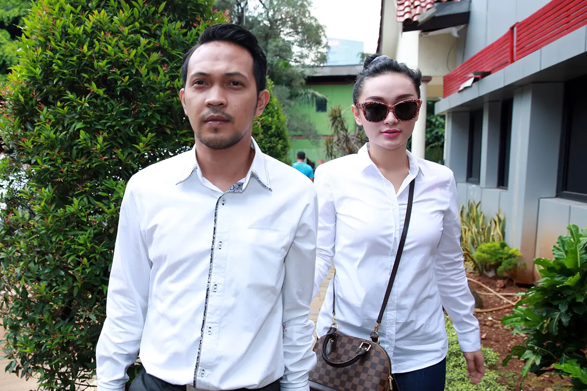 [Bintang] Zaskia Gotik dan kekasihnya Arief Fitriansah
