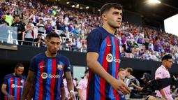 Rekrutan baru lainnya, Raphinha (tengah) langsung diturunkan sebagai starter mendampingi Pierre-Emerick Aubameyang dkk. (AFP/Getty Images/ Michael Reaves)