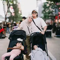 Tampil kompak saat liburan sudah menjadi keharusan bagi keluarga Atta Halilintar dan Aurel Hermansyah. [@attahalilintar].