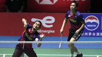 Pasangan ganda putra Indonesia, Mohammad Ahsan/Hendra Setiawan memastikan diri lolos ke final ganda putra Kejuaraan Dunia BWF 2022 di Tokyo, Sabtu (27/8/2022). (AP/Shuji Kajiyama)