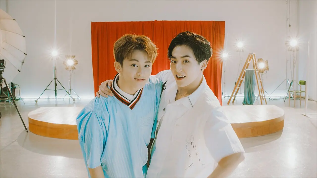 [Bintang] Xiumin EXO dan Mark NCT