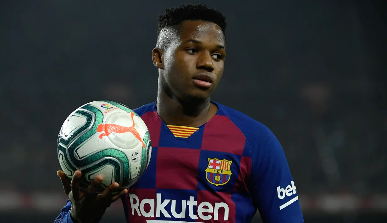 3. Ansu Fati (Barcelona) - Ansu Fati tampil mengagumkan bersama Barcelona di ajang Liga Spanyol dan Liga Champions. Pemain berusia 17 tahun ini juga mencatatkan rekor sebagai pencetak gol termuda di timnas Spanyol. (AFP/Lluis Gene)