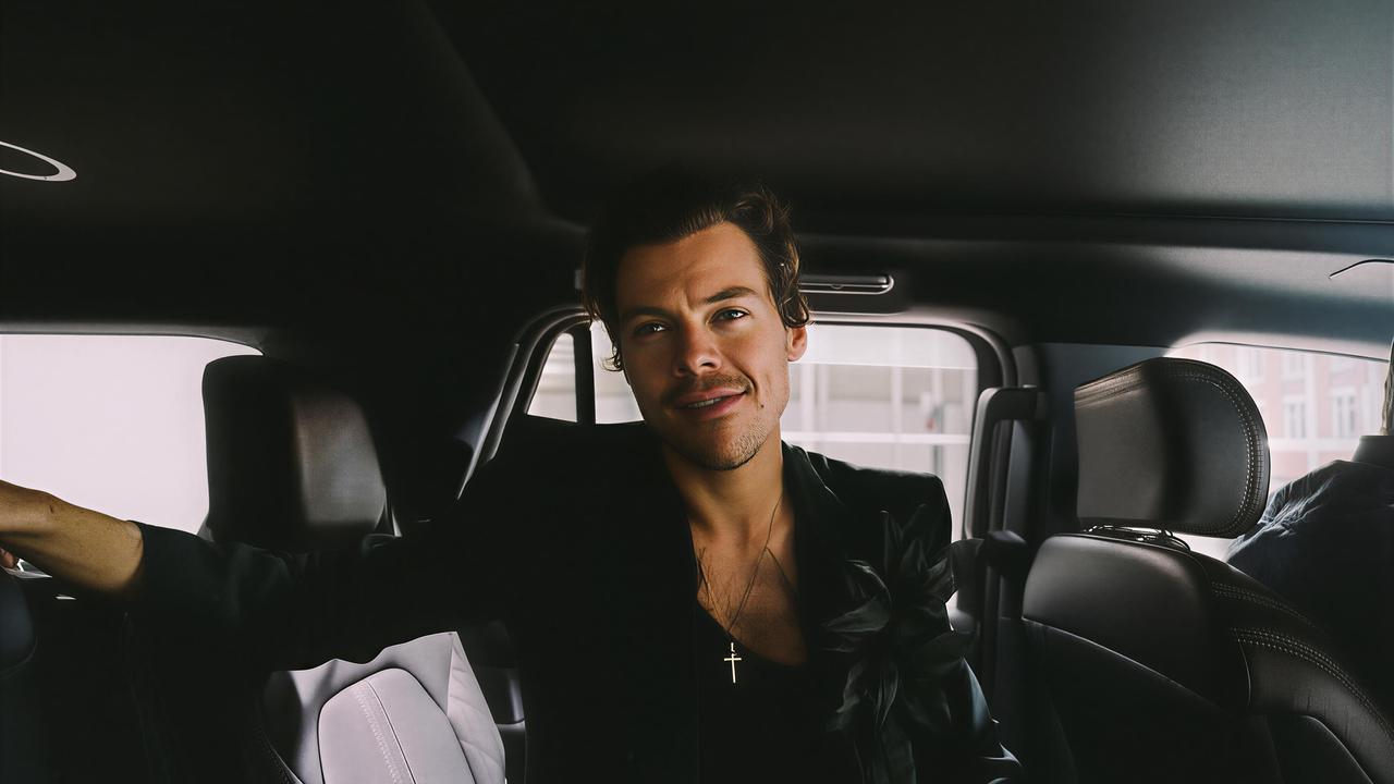 Harry Styles: SNL Kiss Controversy With Ben Marshall and 'Queerbaiting' Response