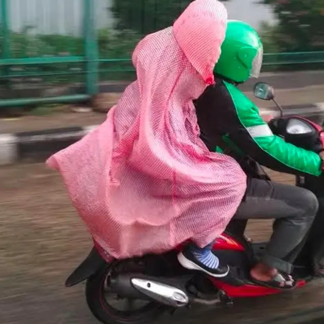 7 Potret Kejadian Kocak di Jalan Raya, Bikin Enggak Habis Pikir