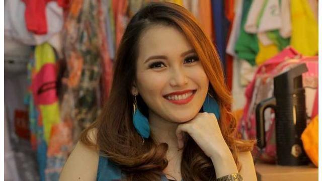 Ayu juga meminta doa dari fans agar ia semakin sukses dan dapat memberikan yang terbaik untuk   keluarganya.