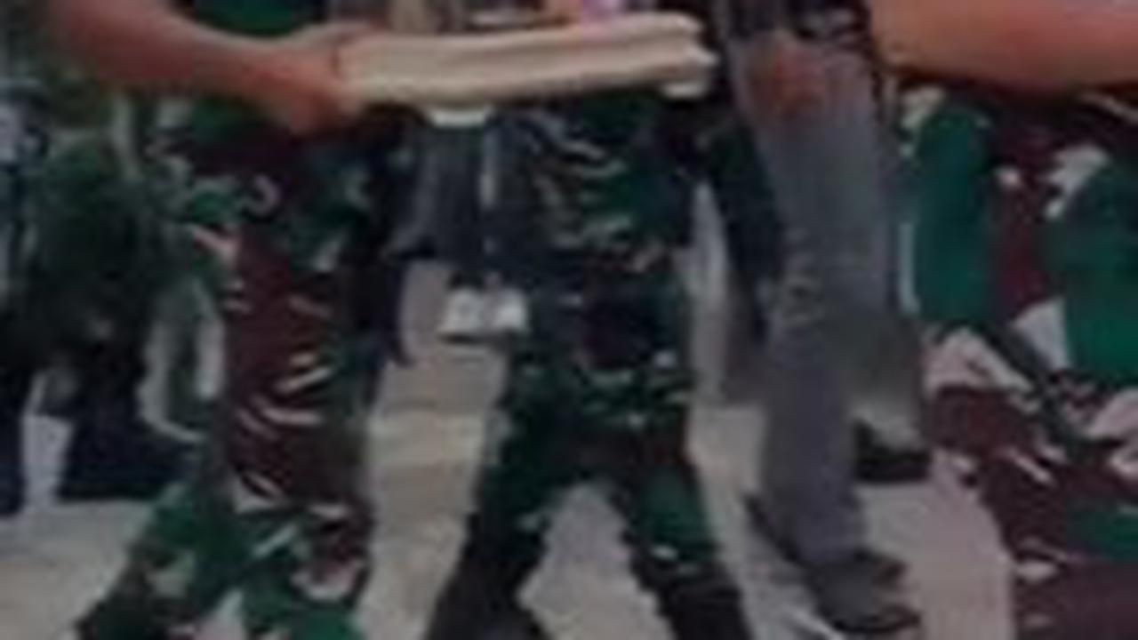 Momen Prajurit TNI Lamaran Diantar Komandan Bukan sama Ortu, Temannya Kompak Bawa Seserahan