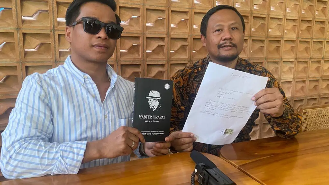 Wirang Birawa bersama pengacaranya