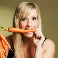 Ternyata makan wortel tak selalu menyehatkan. Ini alasannya!