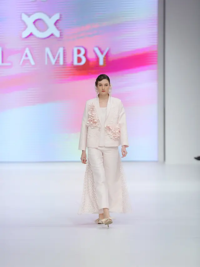 Warna-warni Karya 7 Desainer Lokal di Panggung JFW 2023 Persembahan Wardah