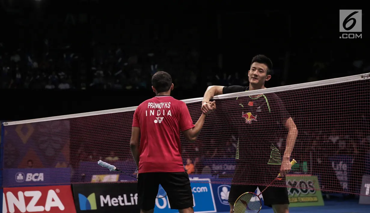 Prannoy berhasil mengalahkan Chen Long dengan skor 21-18, 16-21 dan 21-19 di babak perempat final Indonesia Open 2017 di JCC Senayan, Jakarta, Jumat (16/6). (Liputan6.com/Faizal Fanani)