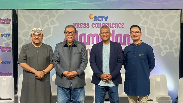 Bapak Banardi Rachmad (Deputy Director Programming SCTV) Bersama H. Deddy Mizwar, Ustaz H. Taufiqurrahman S.Q., dan Djati Darma (SCTV News Special Program & Talkshow Department Head)