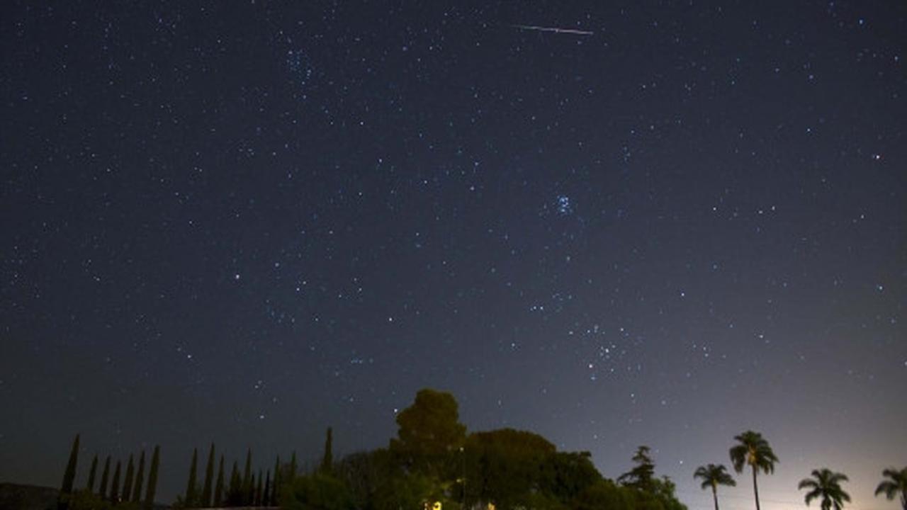 Keindahan hujan meteor berpadu Galaksi Bima Sakti hiasi langit dunia