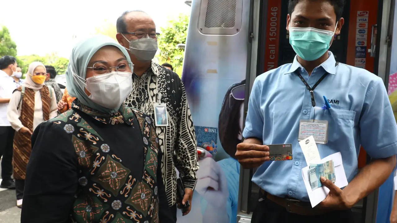 Menaker Ida Fauziyah saat kunjungan kerja ke Semarang.